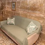75 St Christopher Street, דירה ואלטה