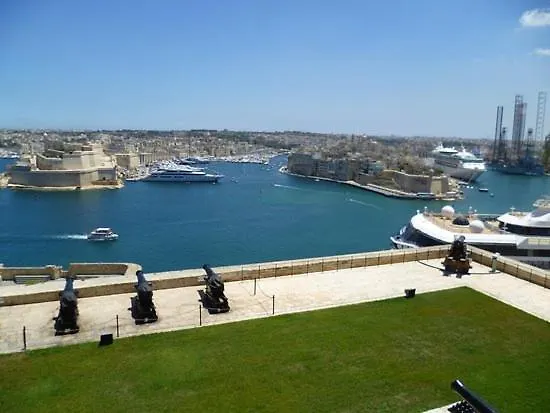 75 St Christopher Street, *